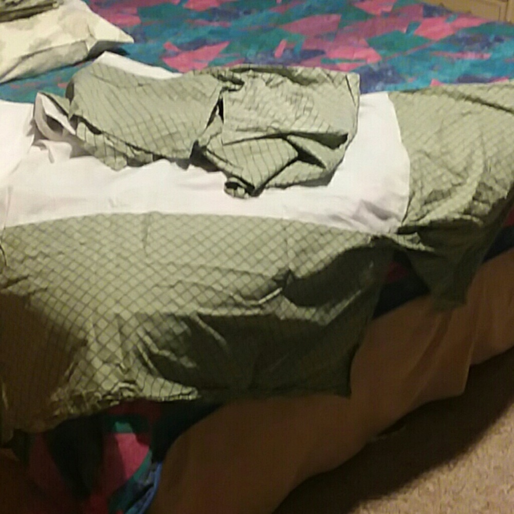 2 Bed Ruffles Folded Sheets